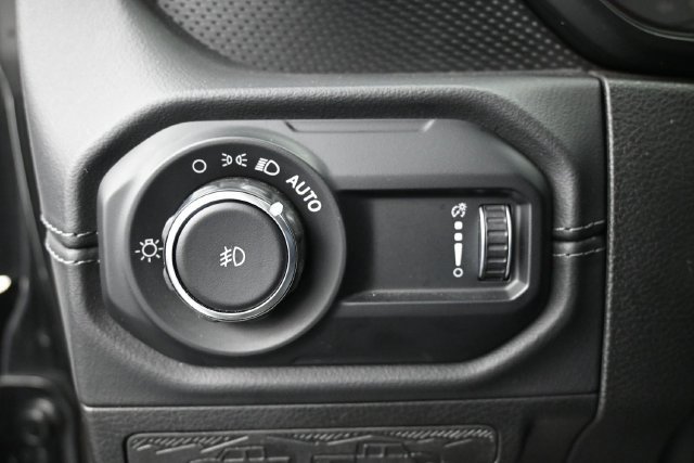 Used 2025 Jeep Wrangler Unlimited Rubicon AWD/4WD image 22