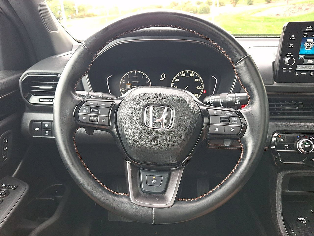 Used 2025 Honda Pilot TrailSport image 16