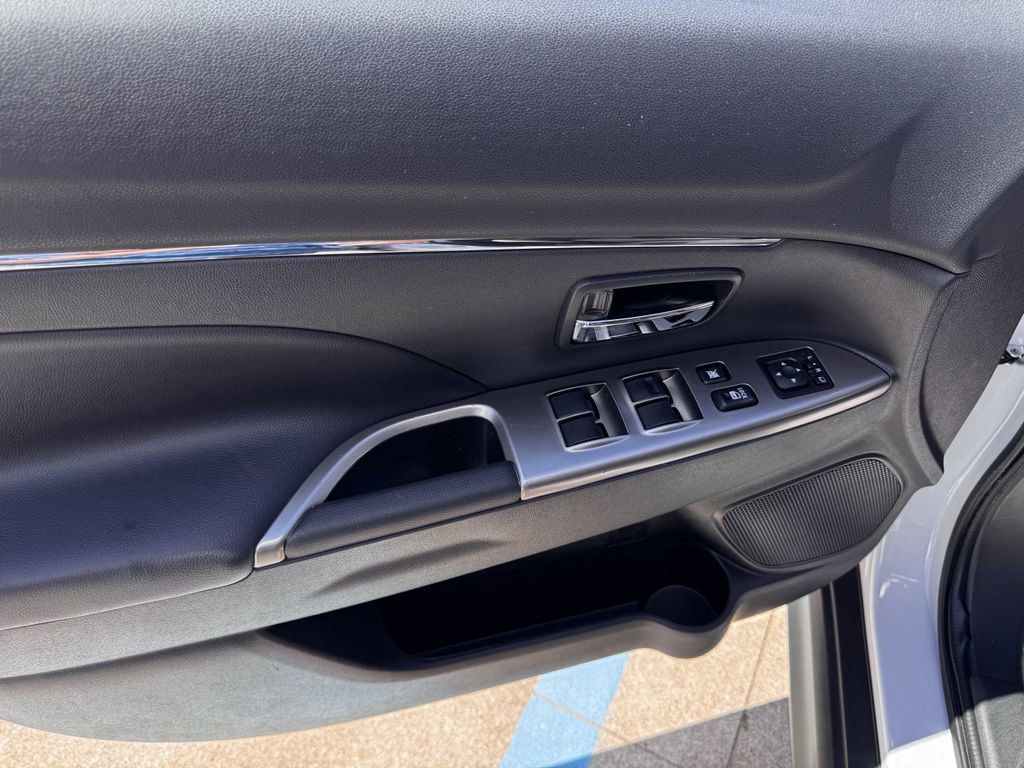 Used 2024 Mitsubishi Outlander Sport SE AWD/4WD image 8
