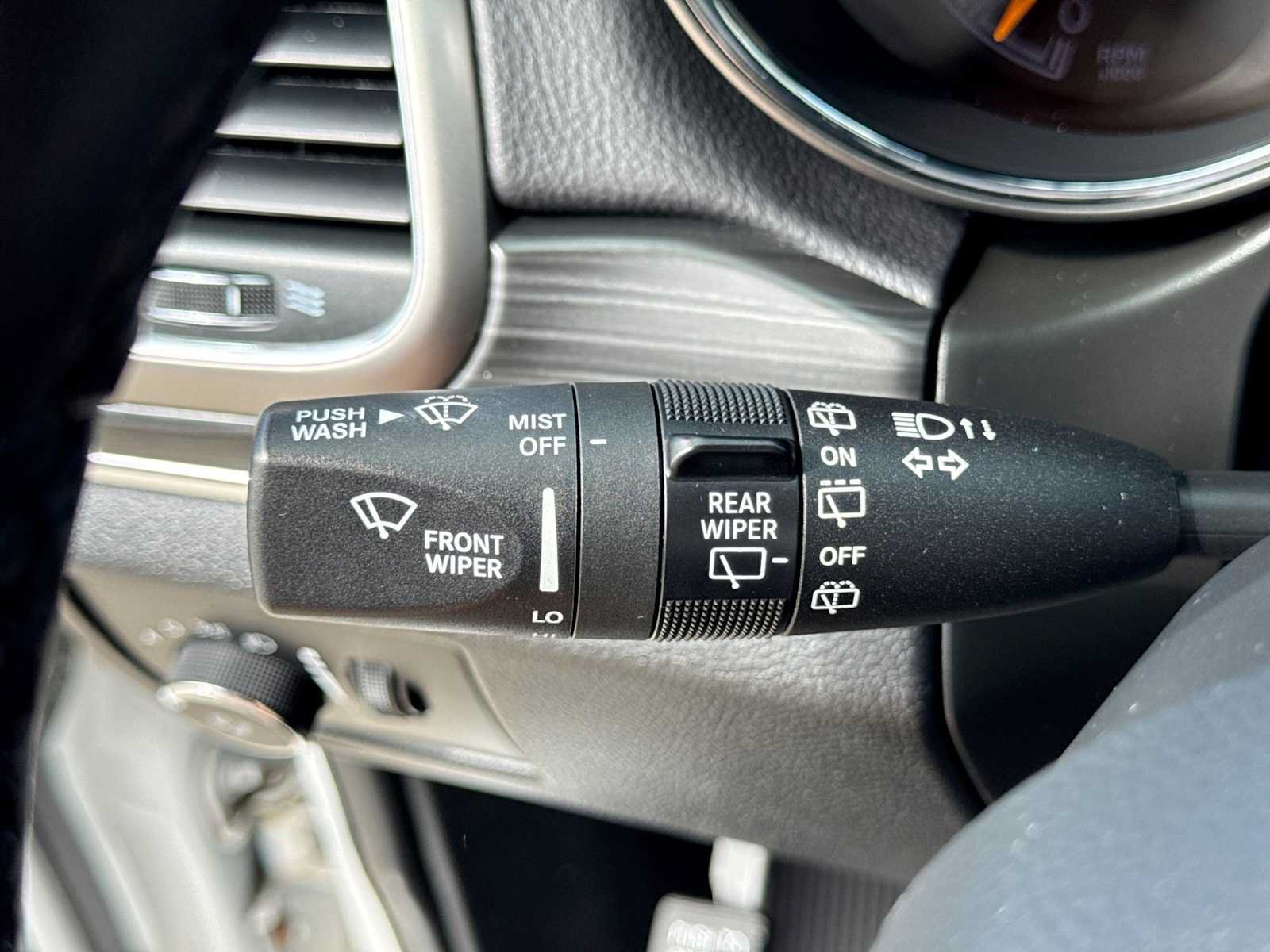 Used 2020 Jeep Grand Cherokee Limited AWD/4WD image 25