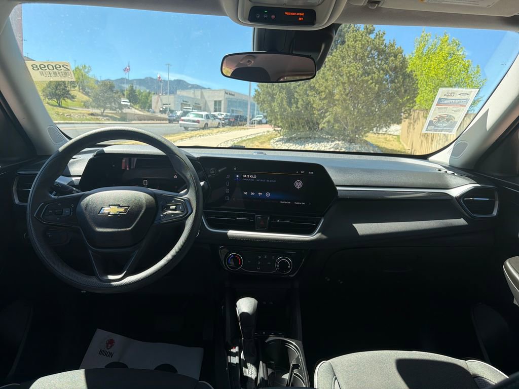 Used 2025 Chevrolet TrailBlazer LT AWD/4WD image 18