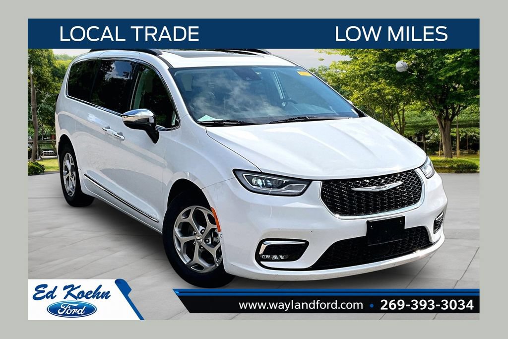 Used 2023 Chrysler Pacifica Limited FWD image 1