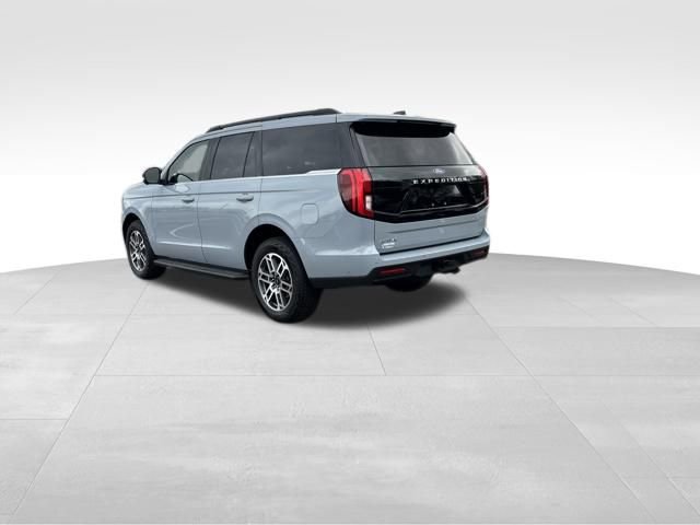 Certified 2025 Ford Expedition Active image 3
