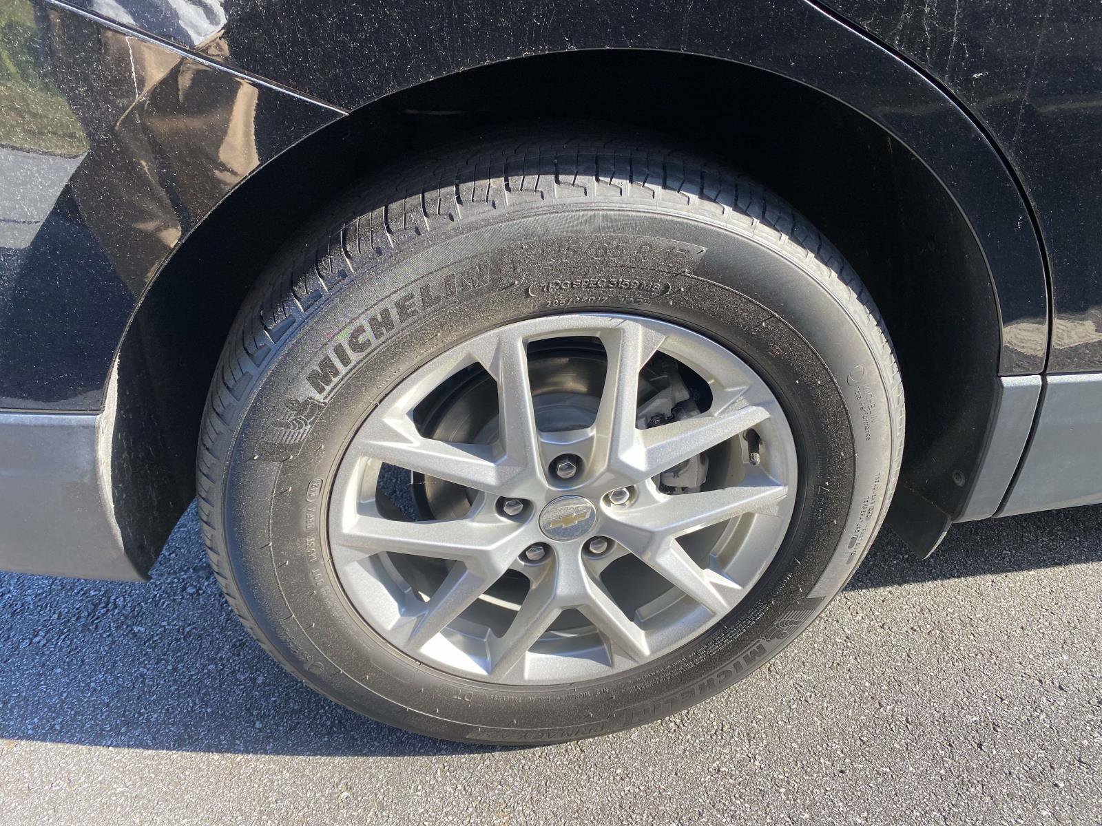 Used 2023 Chevrolet Equinox LT w/ Driver Convenience Package FWD image 9