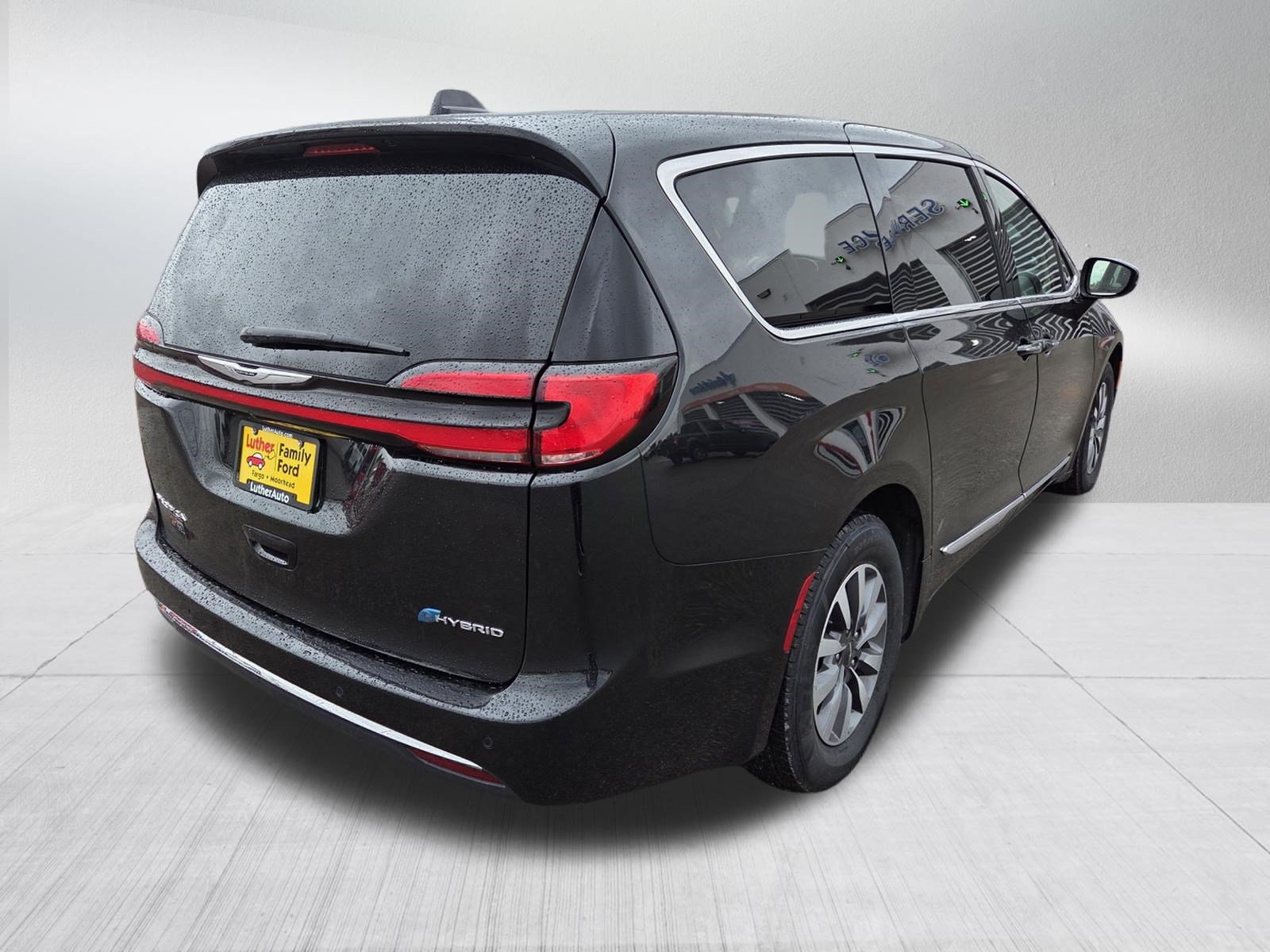 Used 2023 Chrysler Pacifica Limited FWD image 7