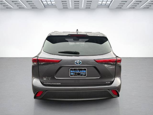 Used 2022 Toyota Highlander XLE AWD/4WD image 4