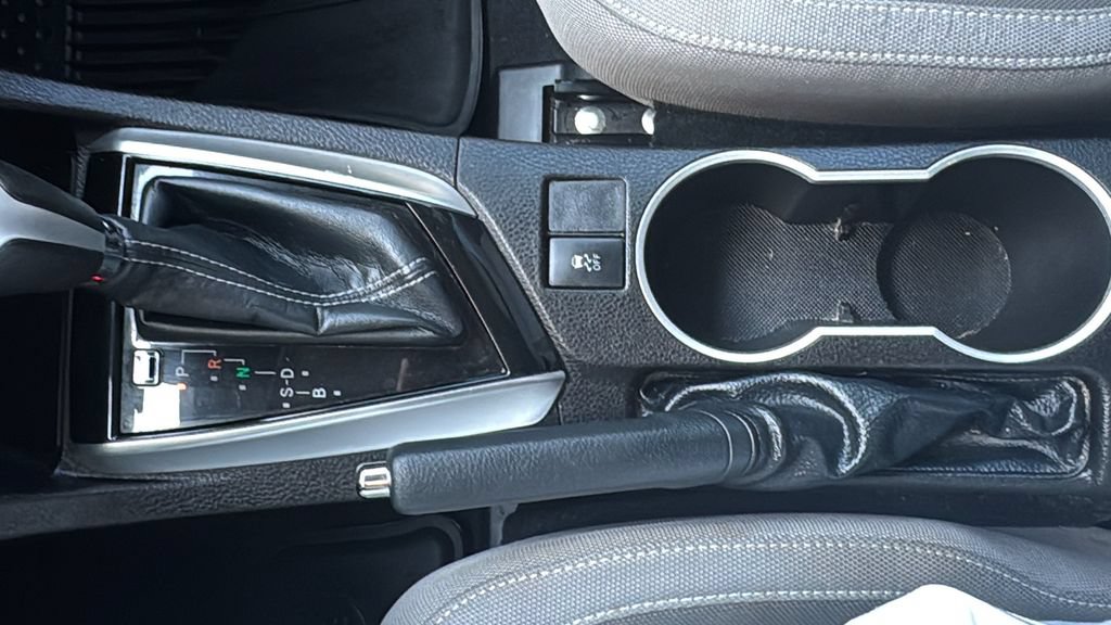 Used 2019 Toyota Corolla LE w/ Carpet Mat Package (TMS) FWD image 15