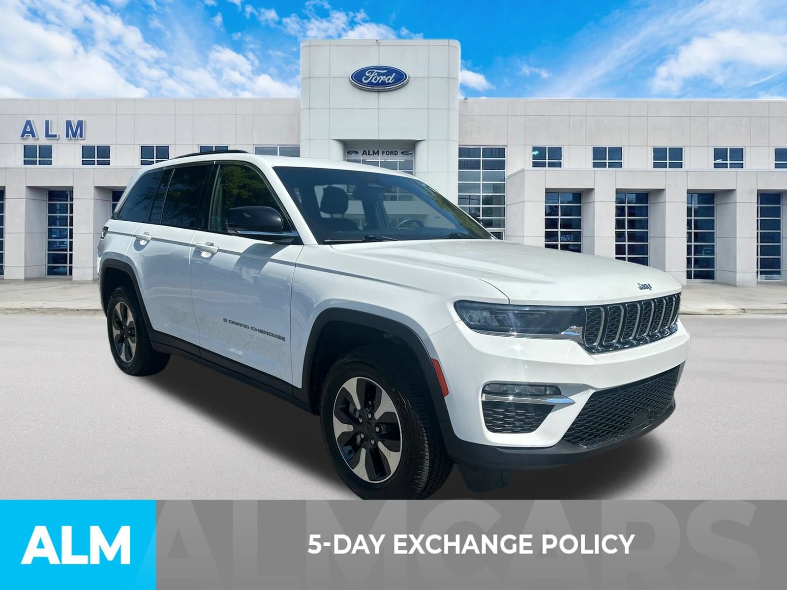 Used 2024 Jeep Grand Cherokee Limited 4xe AWD/4WD image 3