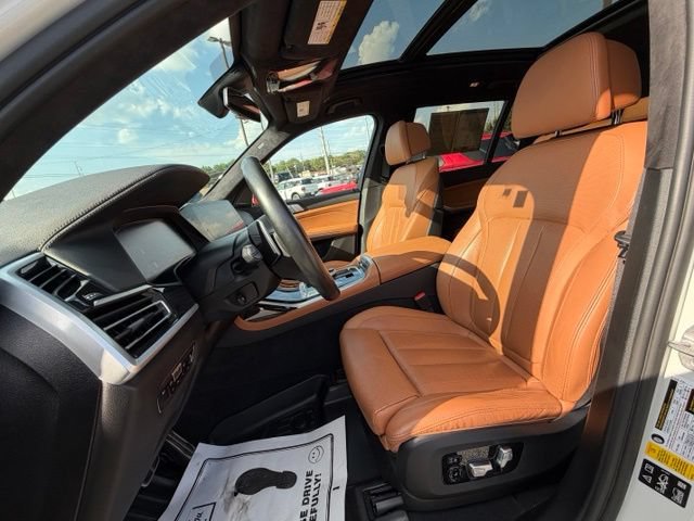 Used 2021 BMW X7 xDrive40i w/ M Sport Package AWD/4WD image 12