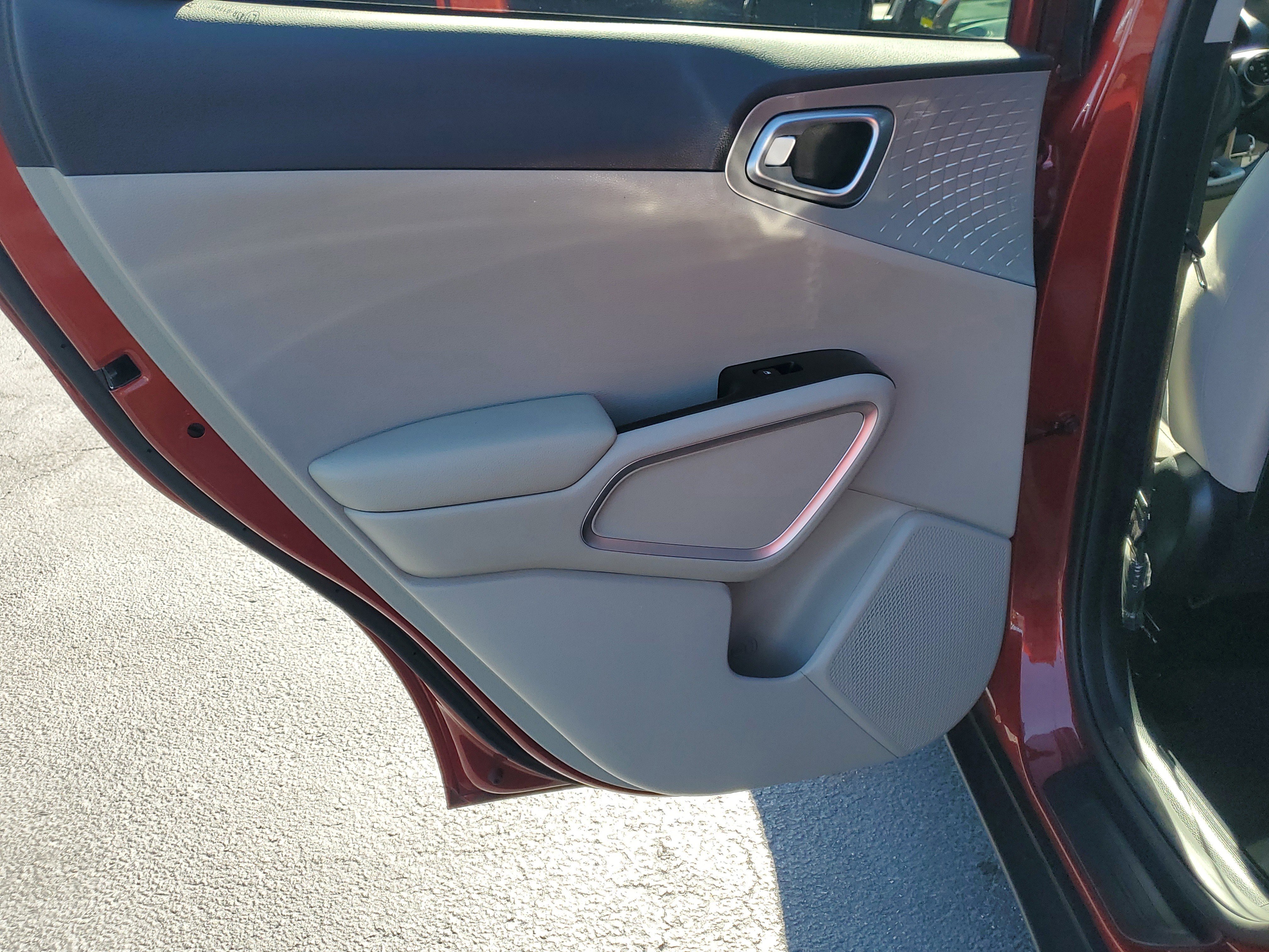 Used 2022 Kia Soul LX w/ Technology Package image 11