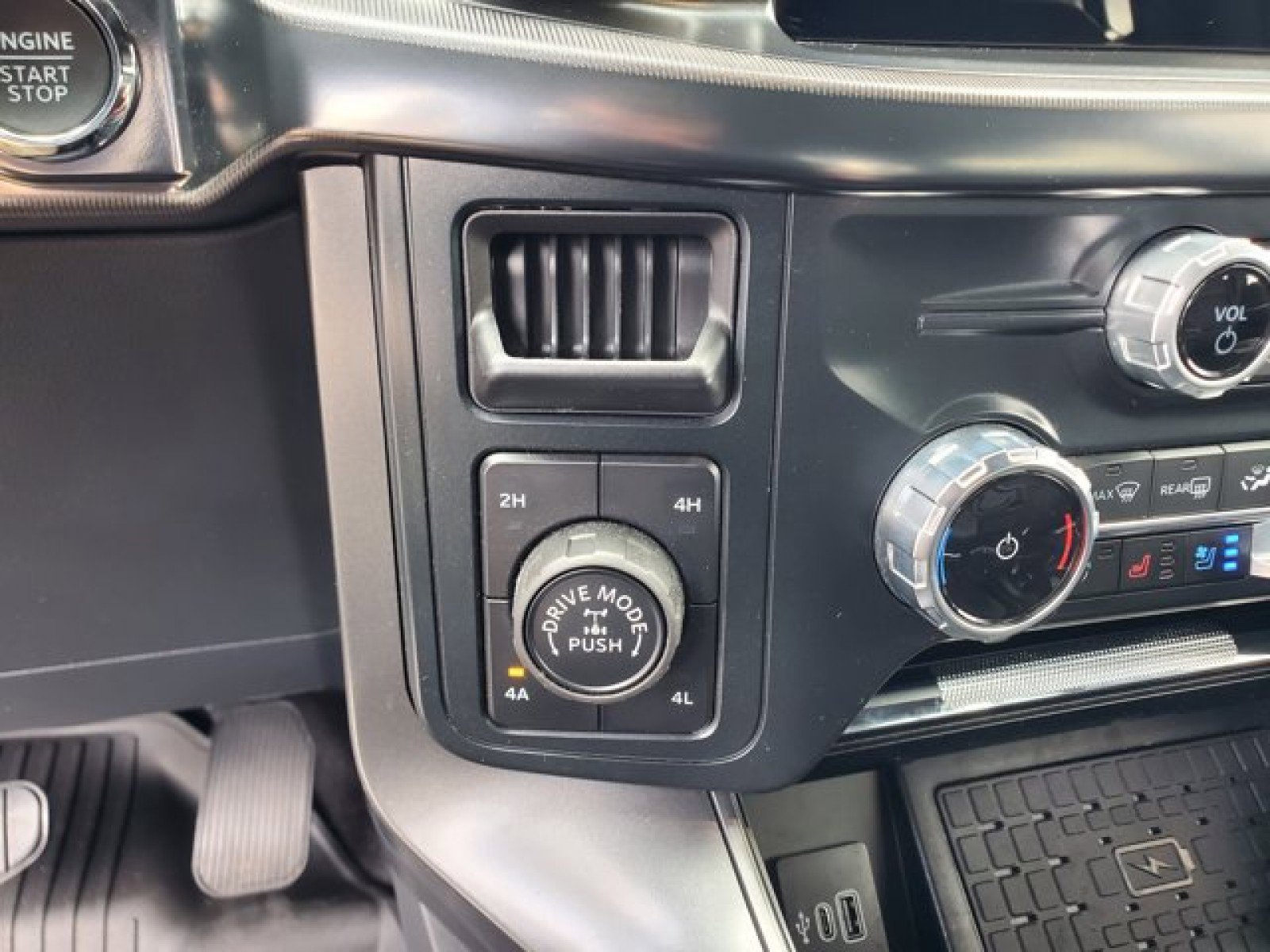 Certified 2025 Ford F150 Lariat w/ Equipment Group 501A Mid AWD/4WD image 25