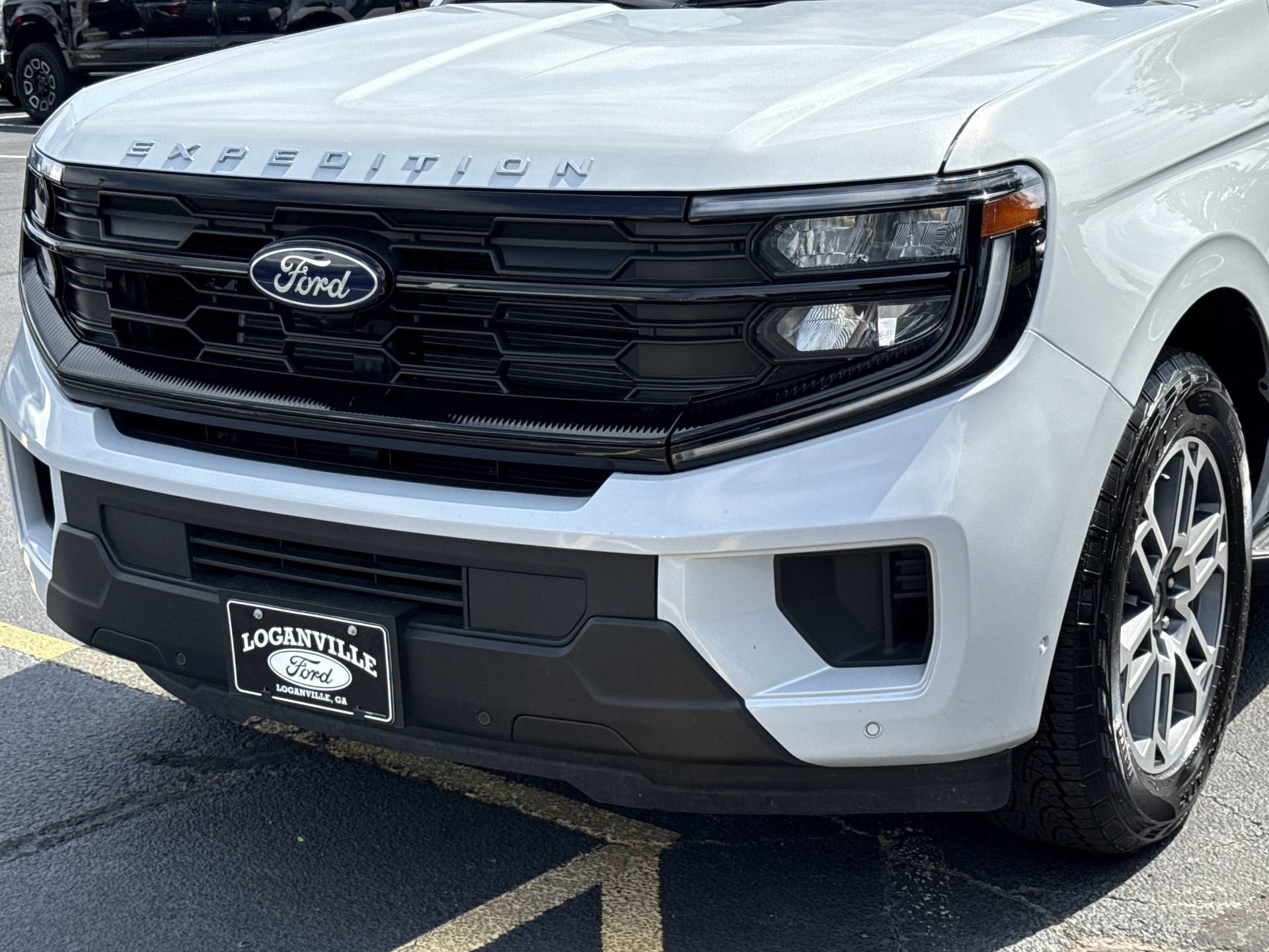 Certified 2025 Ford Expedition Active AWD/4WD image 36