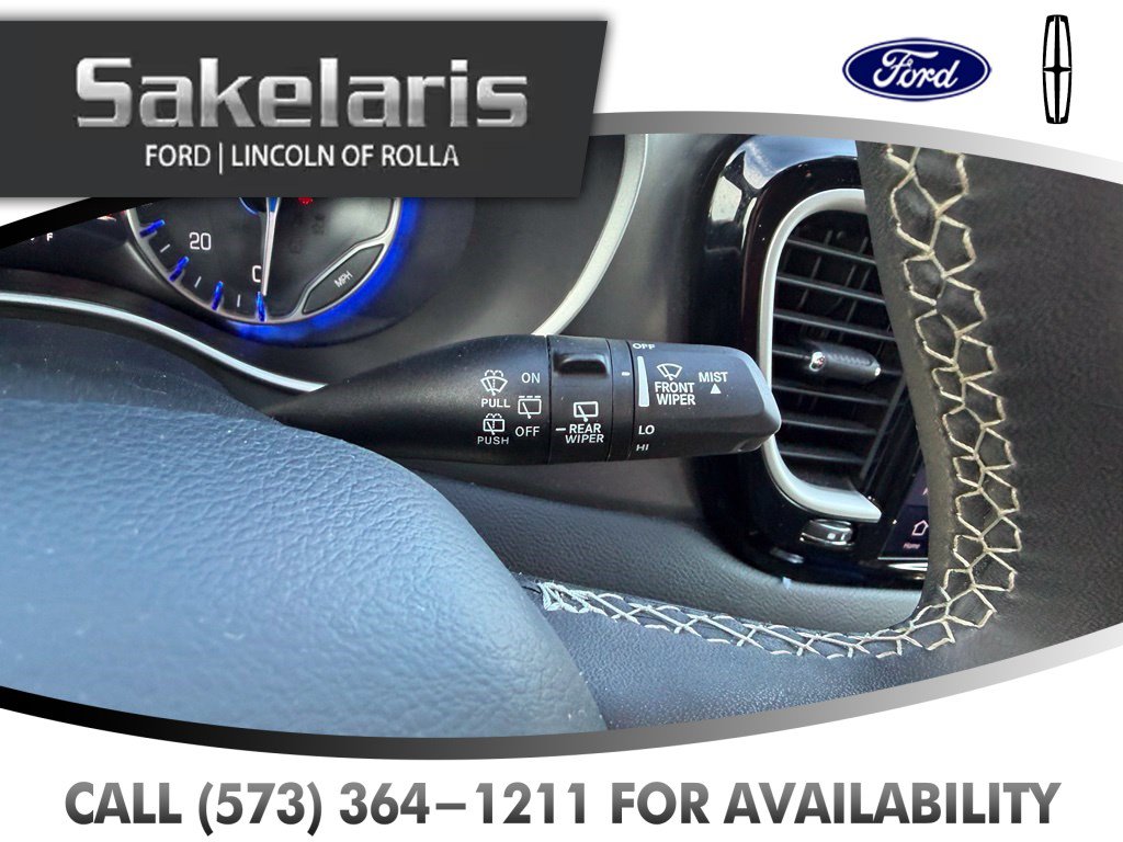 Used 2025 Chrysler Pacifica Select FWD image 19