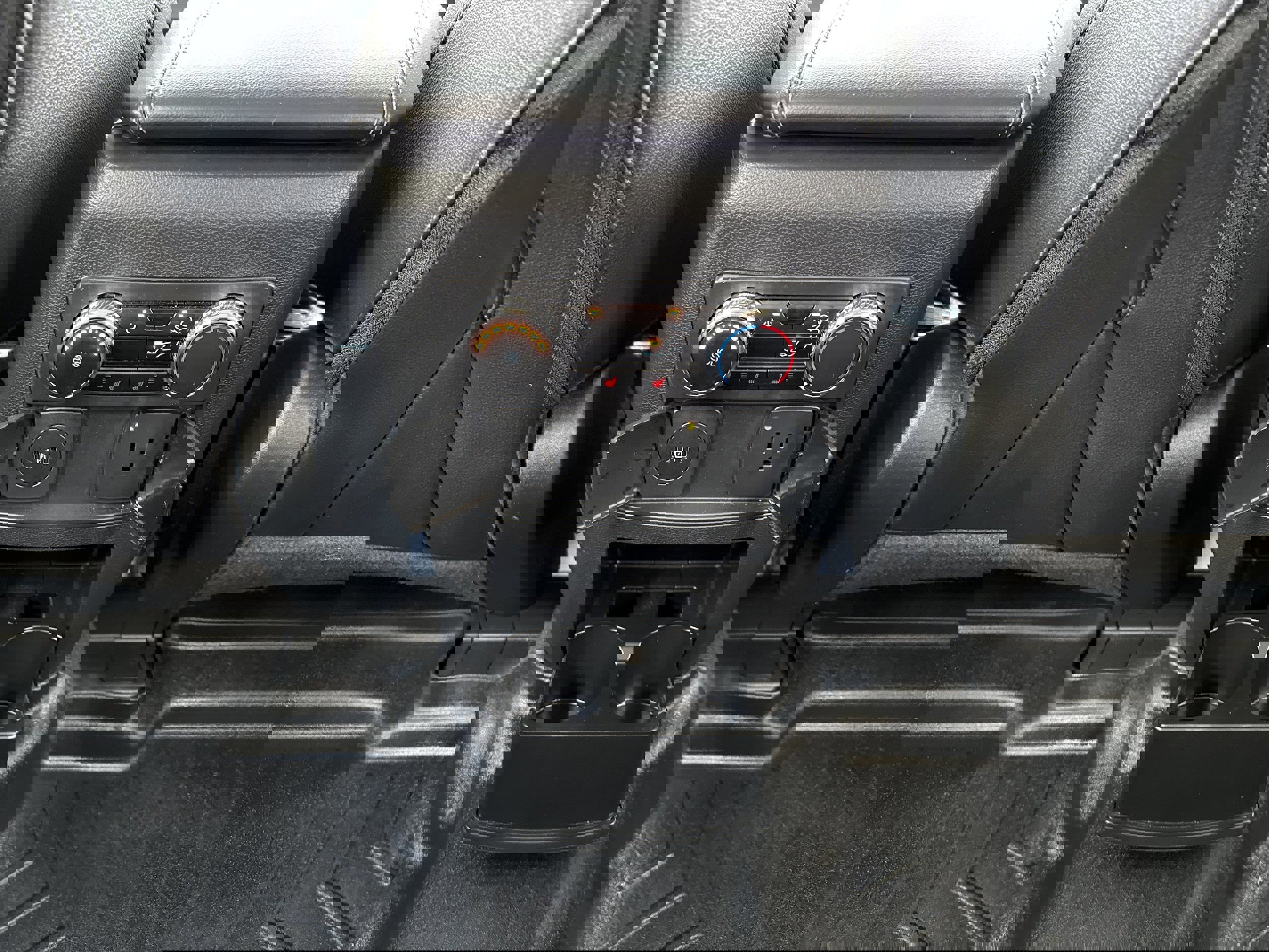 Certified 2023 Ford Explorer Limited w/ Limited Technology Package image 27