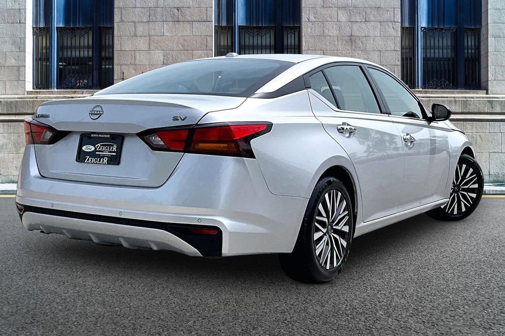 Used 2024 Nissan Altima 2.5 SV FWD image 11