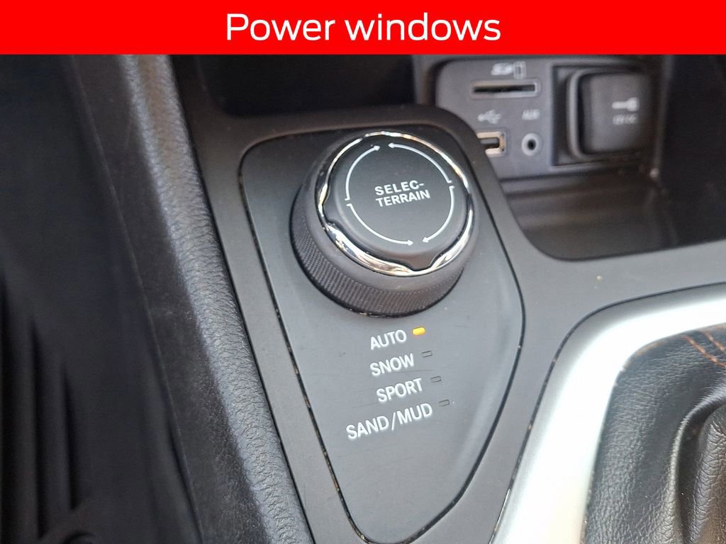 Used 2018 Jeep Cherokee Limited AWD/4WD image 23
