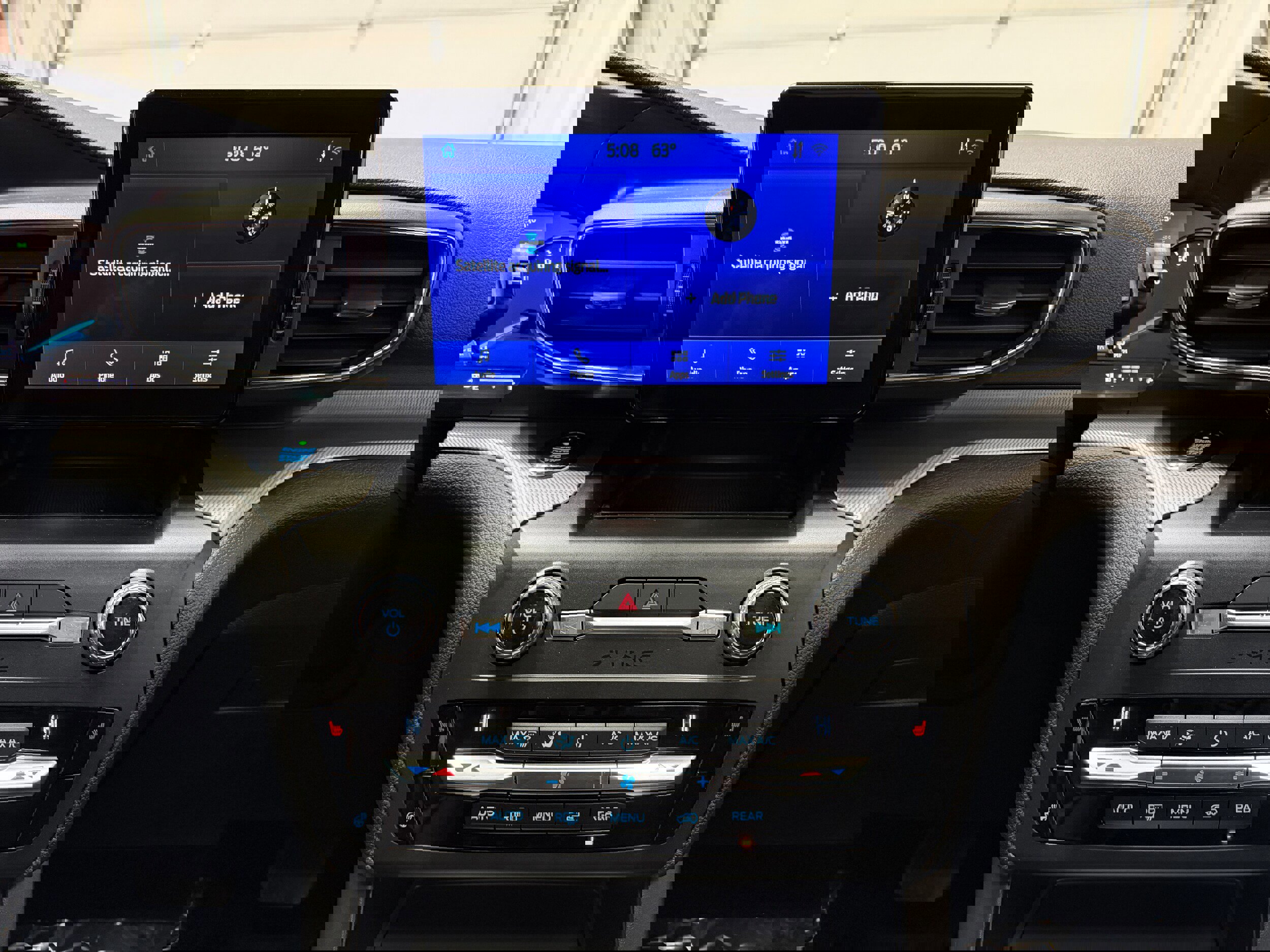 Certified 2020 Ford Explorer XLT w/ Equipment Group 202A image 23