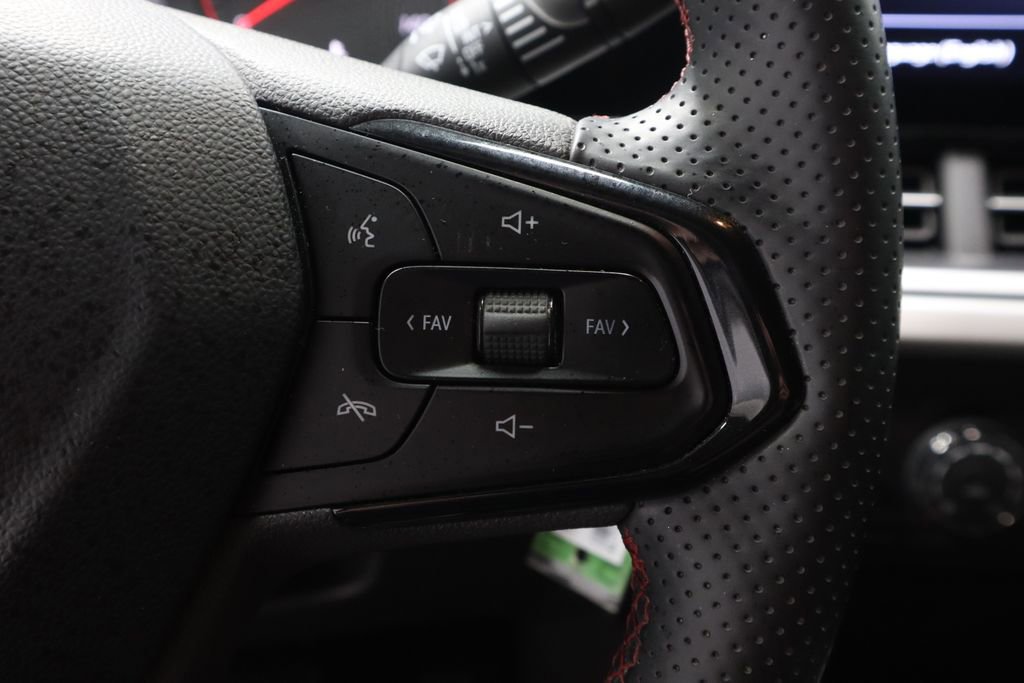 Used 2024 Chevrolet Trax RS w/ Driver Confidence Package image 30