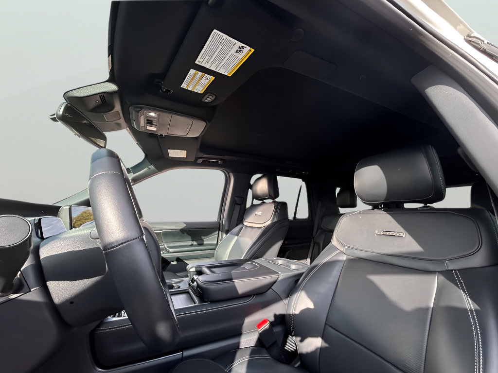 Certified 2025 Ford Expedition Platinum w/ Stealth Performance Package AWD/4WD image 17