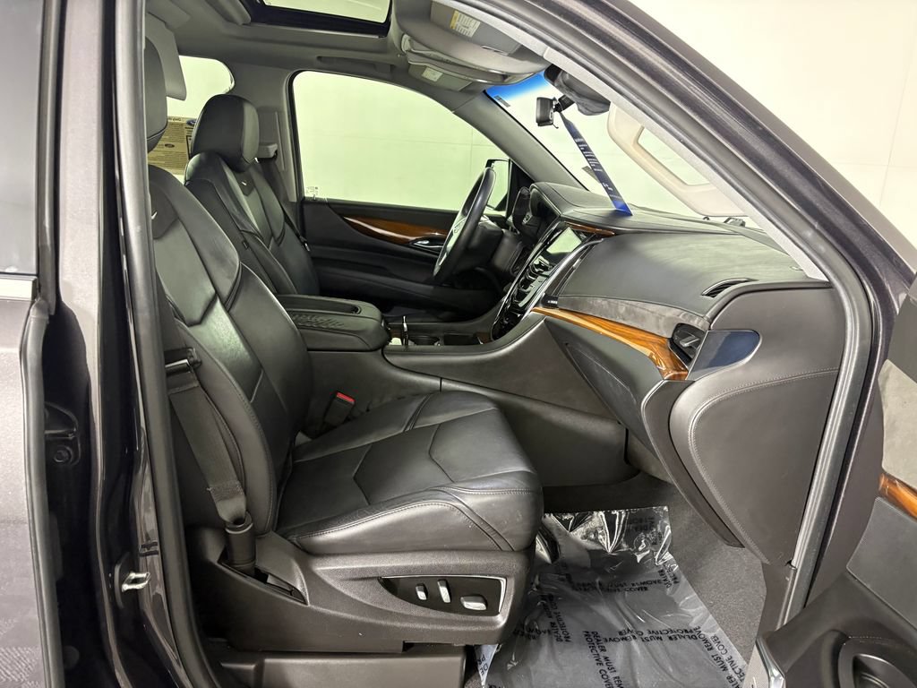 Used 2018 Cadillac Escalade Premium Luxury AWD/4WD image 39