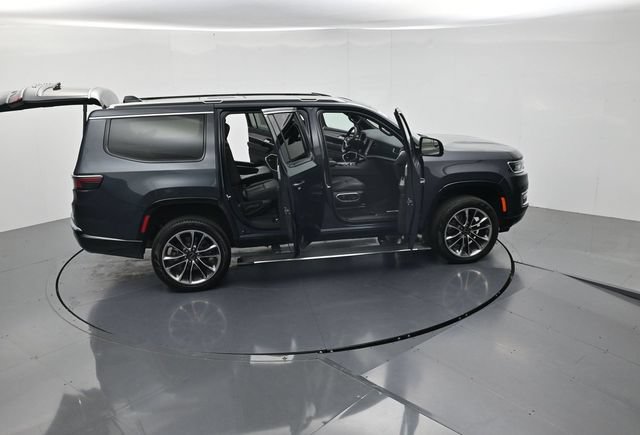 Used 2025 Jeep Wagoneer Series III w/ Premium Group I AWD/4WD image 51