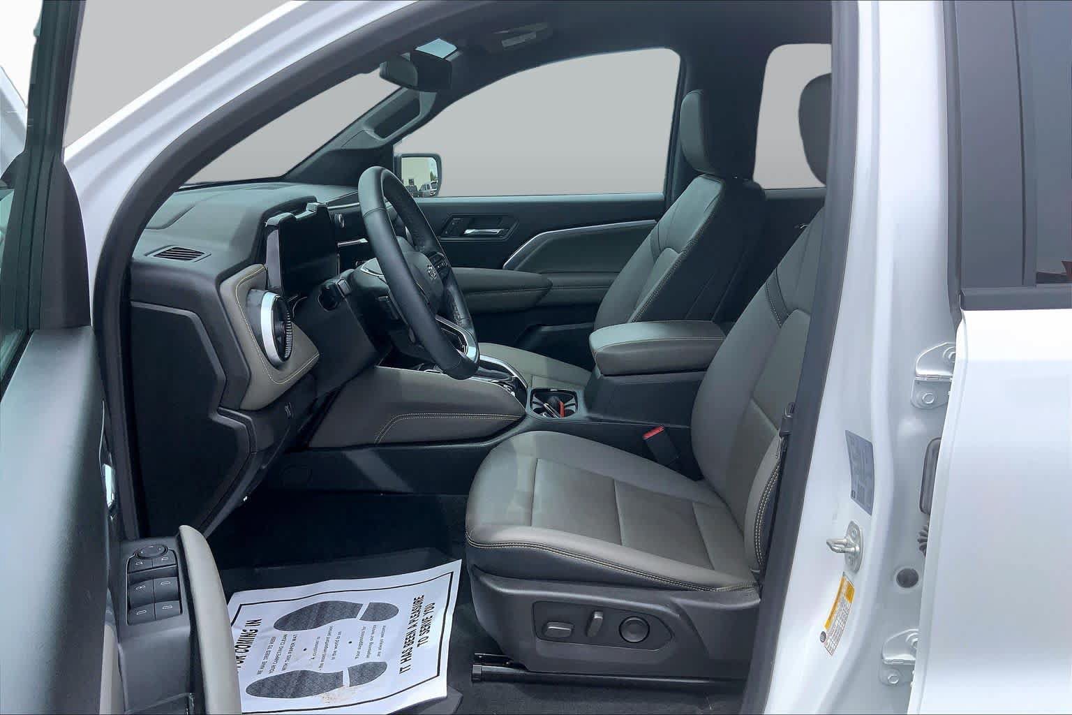 Used 2024 Chevrolet Colorado ZR2 w/ ZR2 Convenience Package III AWD/4WD image 8