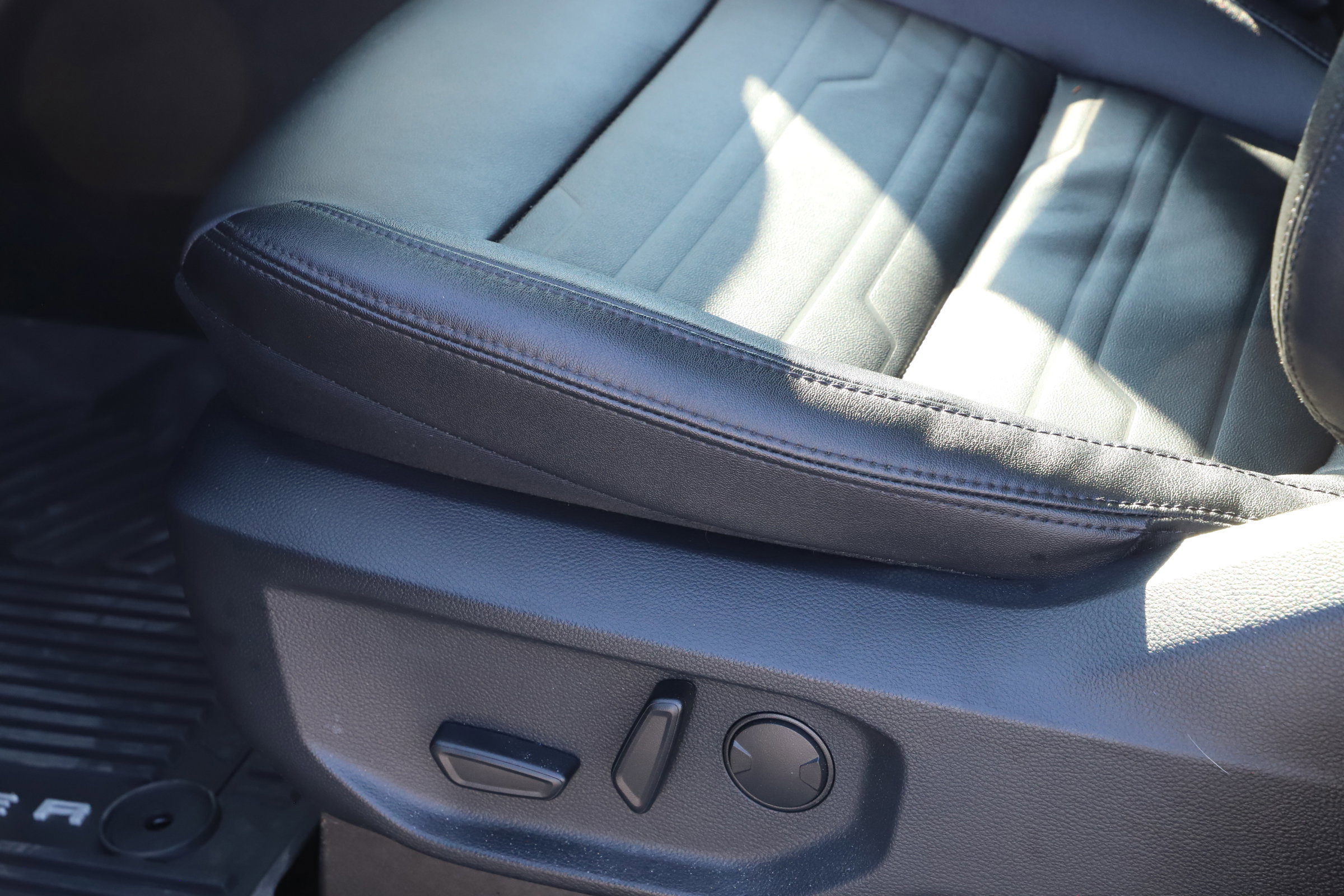 Certified 2025 Ford Ranger Lariat w/ Black Appearance Package image 17