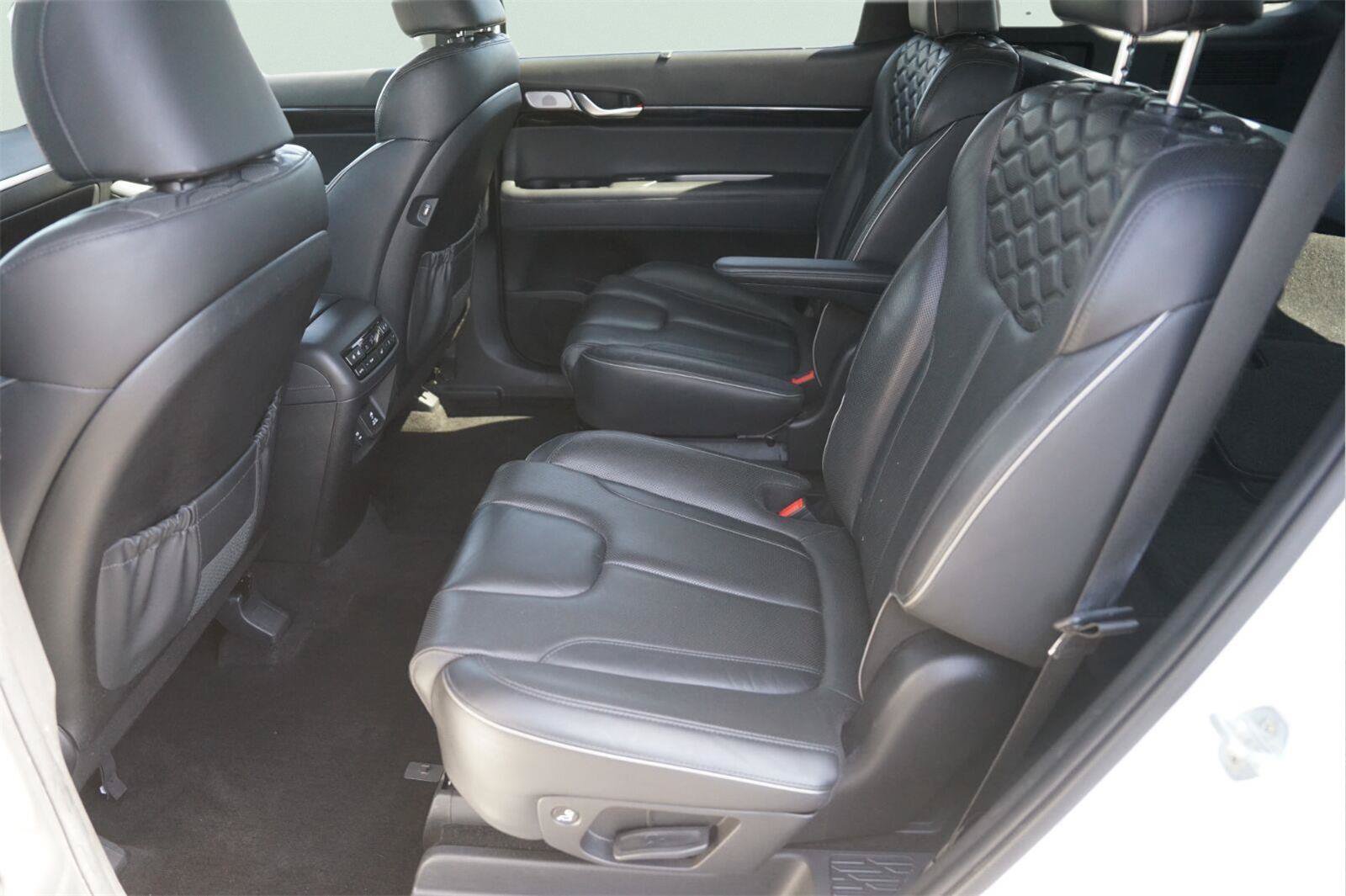 Used 2022 Hyundai Palisade Limited FWD image 13