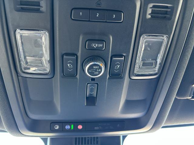 Used 2023 GMC Yukon XL SLT w/ SLT Luxury Package AWD/4WD image 15