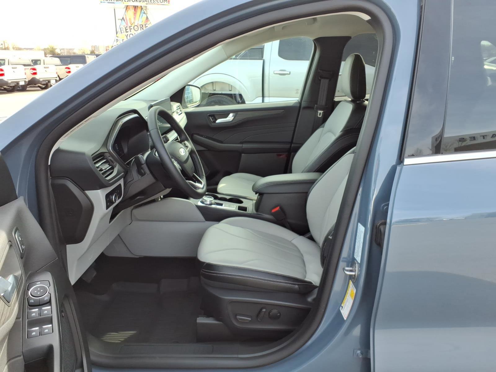 Certified 2025 Ford Escape Platinum w/ Premium Technology Package image 11