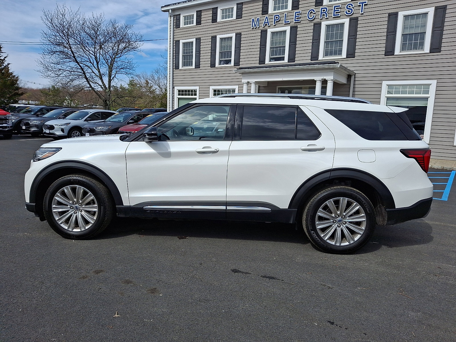 Certified 2025 Ford Explorer Platinum w/ LUX Leather Package image 2