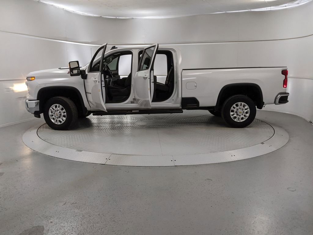 Used 2024 Chevrolet Silverado 3500 LT w/ Convenience Package image 12