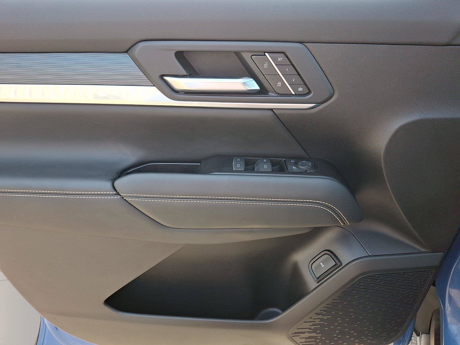 Used 2025 GMC Terrain Elevation w/ Elevation Premium Package AWD/4WD image 12