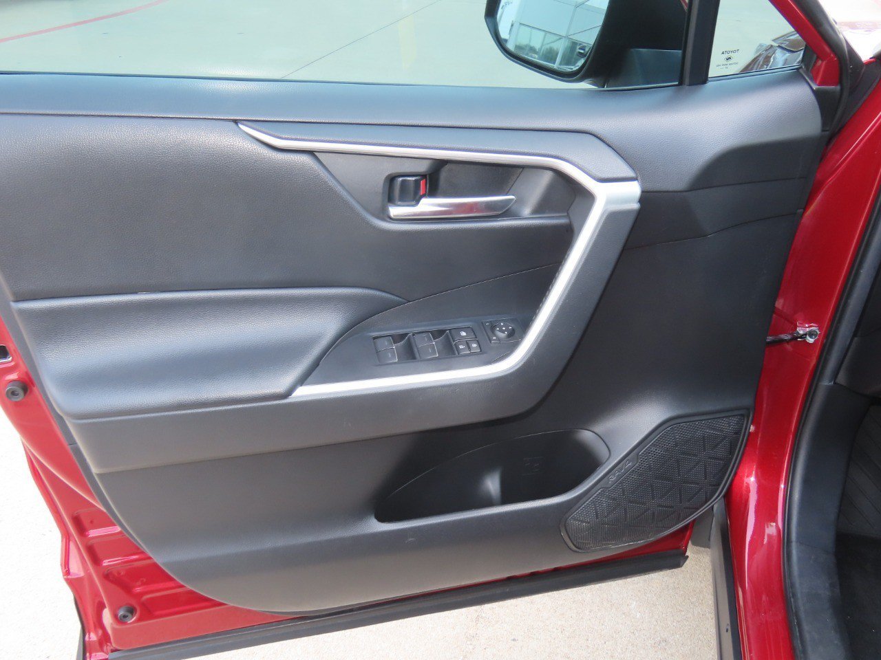Used 2022 Toyota RAV4 XLE Premium FWD image 23