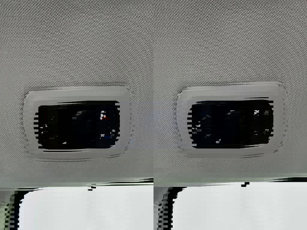 Used 2024 Chrysler Pacifica Touring-L image 13