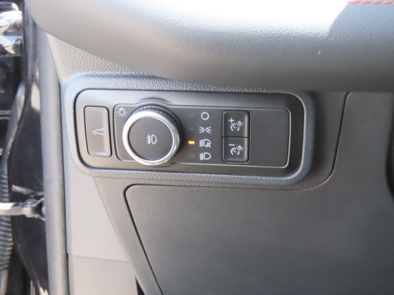 Certified 2025 Ford Explorer ST-Line AWD/4WD image 28