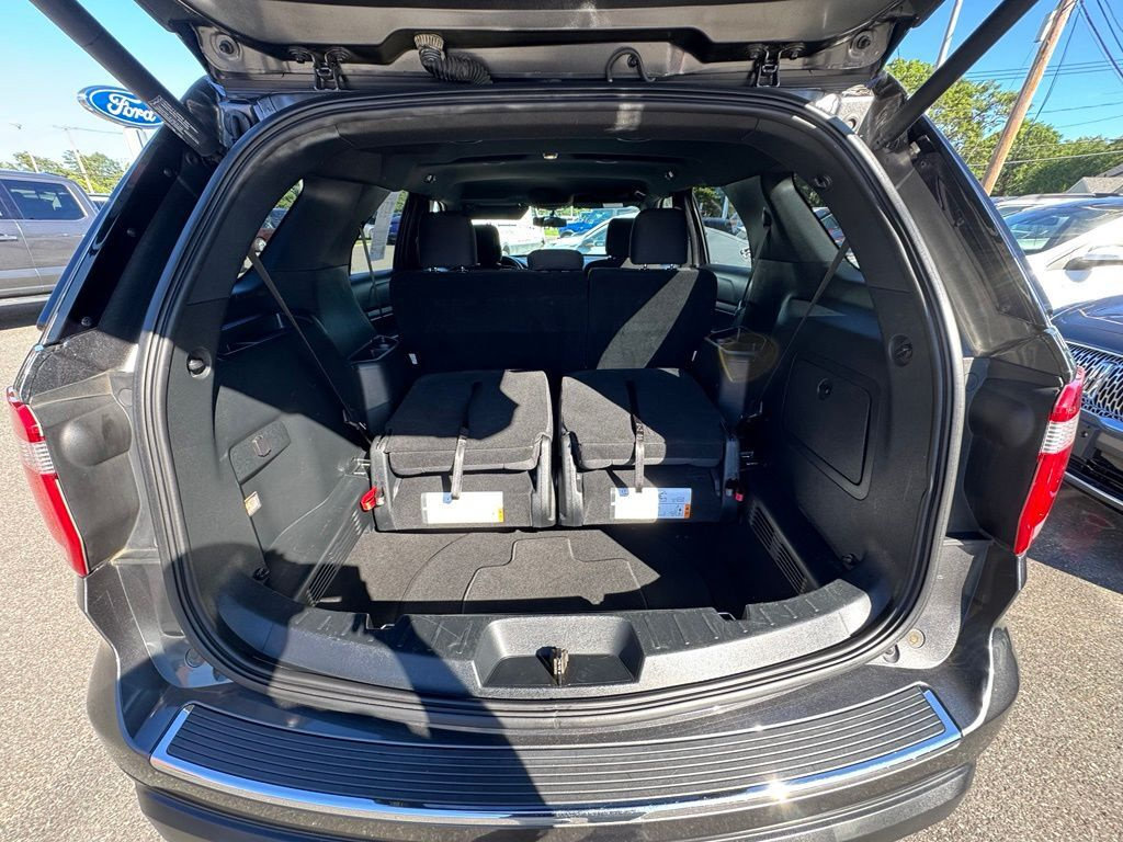 Certified 2018 Ford Explorer XLT w/ Equipment Group 201A AWD/4WD image 7