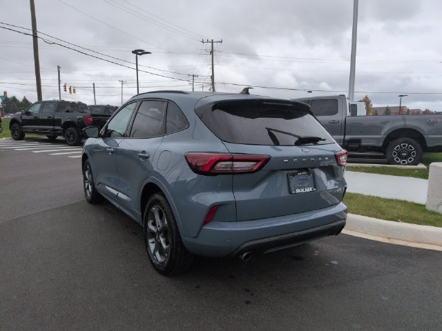 Certified 2023 Ford Escape ST-Line w/ Tech Pack #1 AWD/4WD image 3