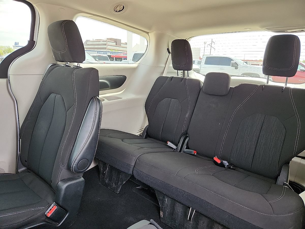 Used 2024 Chrysler Voyager LX FWD image 5