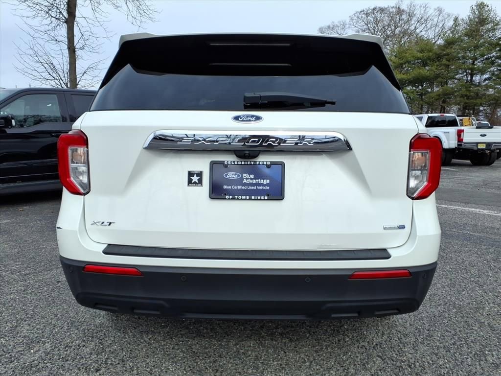 Certified 2020 Ford Explorer XLT image 3