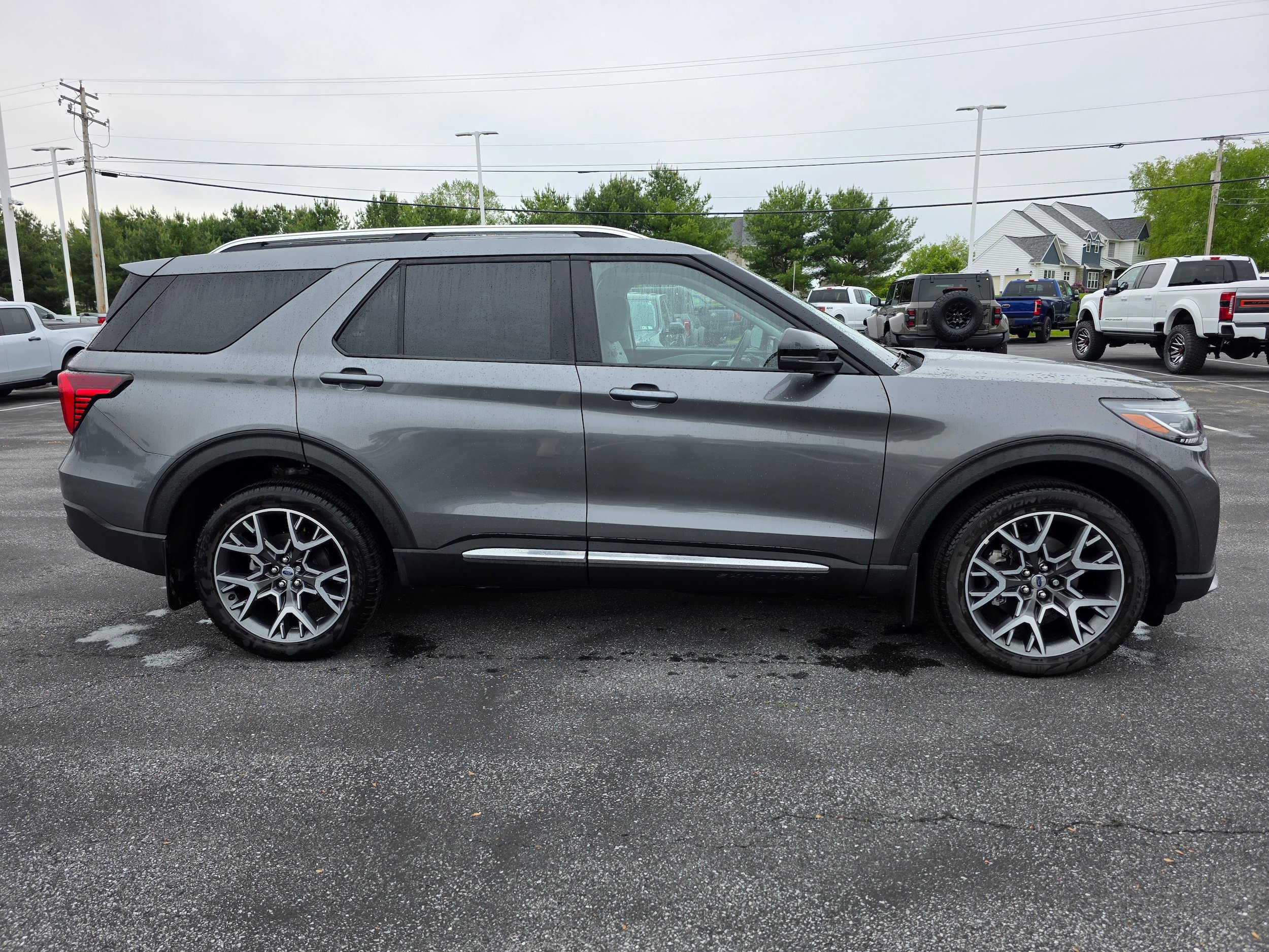 Certified 2025 Ford Explorer Platinum w/ Ultimate Package AWD/4WD image 6