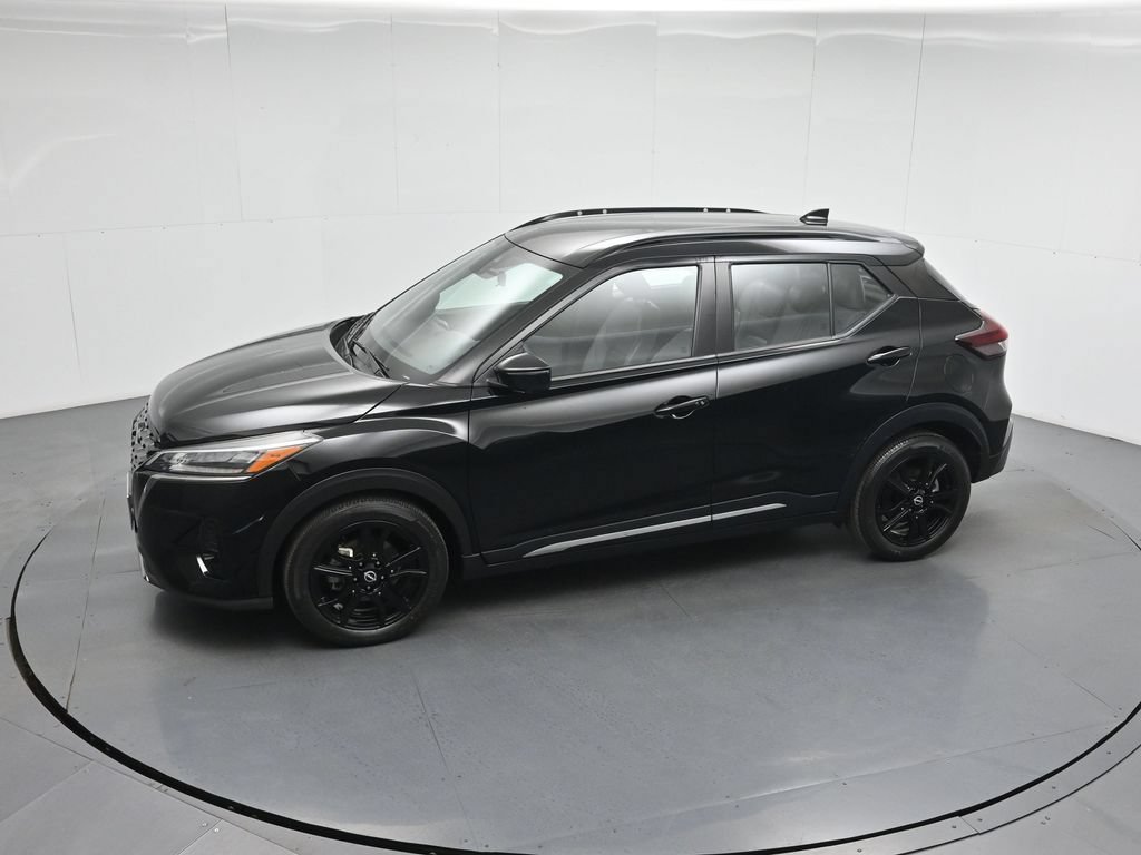 Used 2023 Nissan Kicks SR w/ SR Premium Package FWD image 43