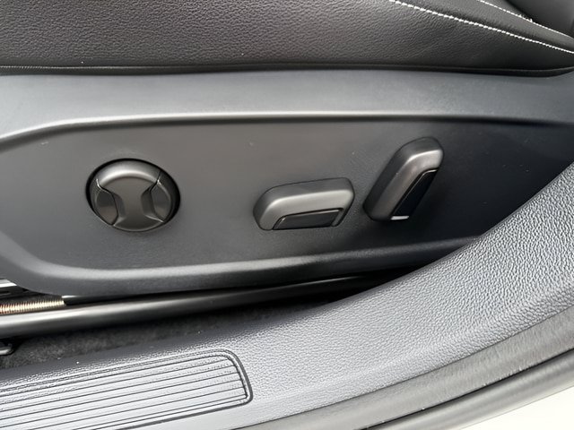 Used 2024 Volkswagen Jetta SE w/ Panoramic Sunroof Package FWD image 21