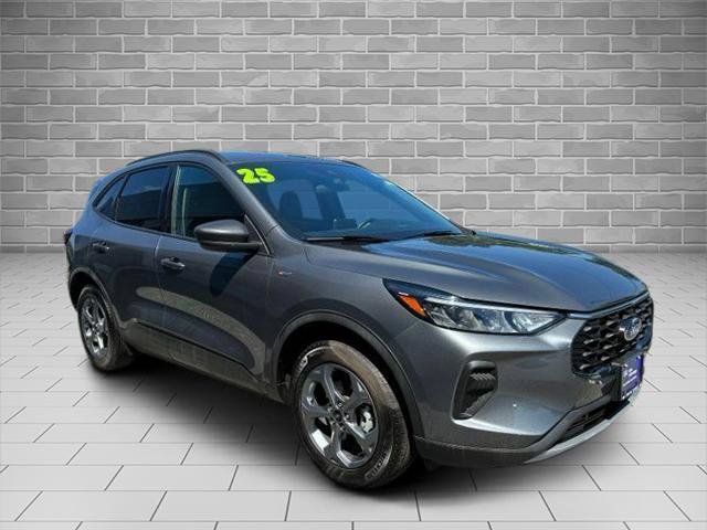 Certified 2025 Ford Escape ST-Line w/ Cold Weather Package AWD/4WD image 3