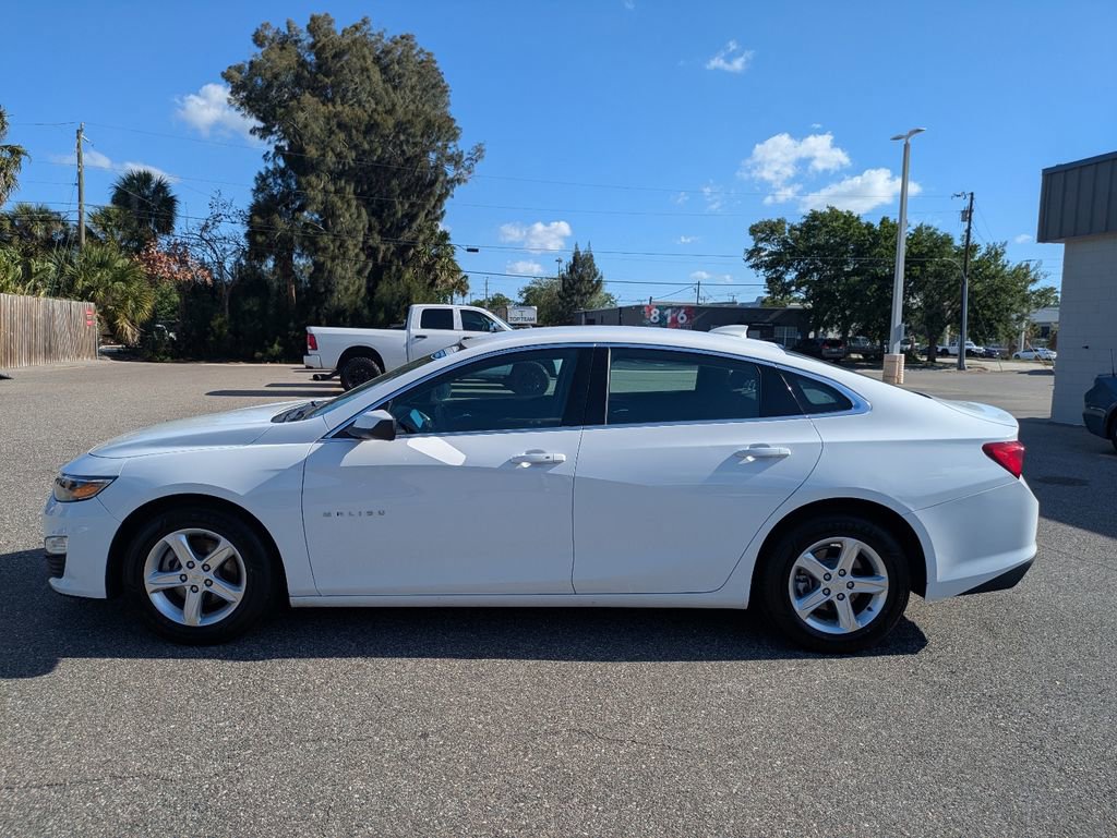 Used 2024 Chevrolet Malibu LT image 3
