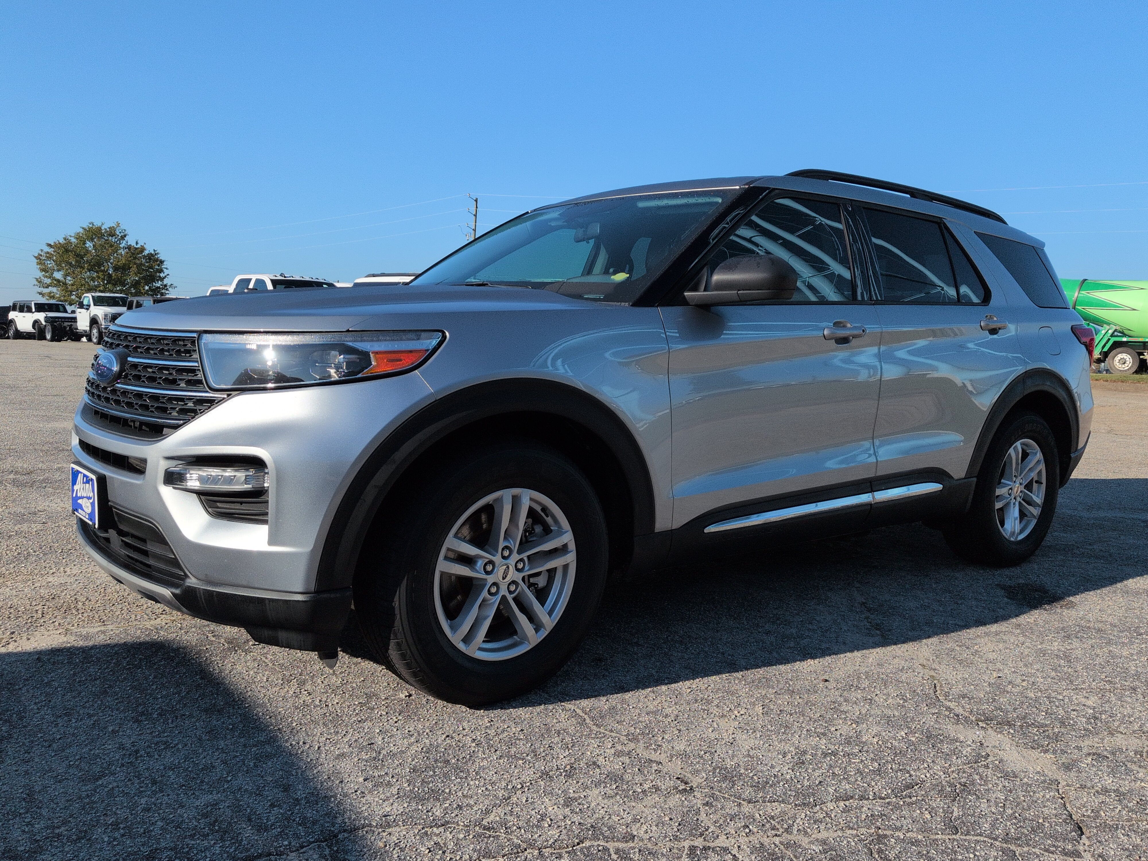Certified 2022 Ford Explorer XLT w/ Equipment Group 202A RWD image 6