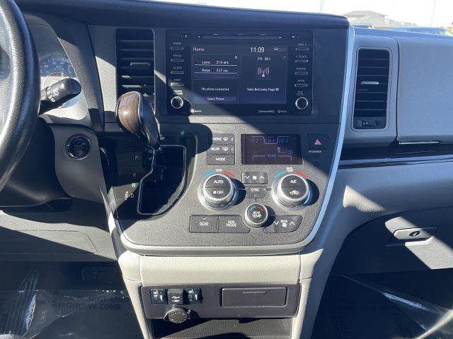 Used 2020 Toyota Sienna XLE image 24
