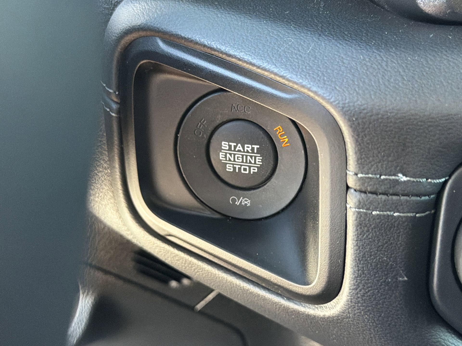Used 2025 Jeep Wrangler Unlimited Sahara AWD/4WD image 19