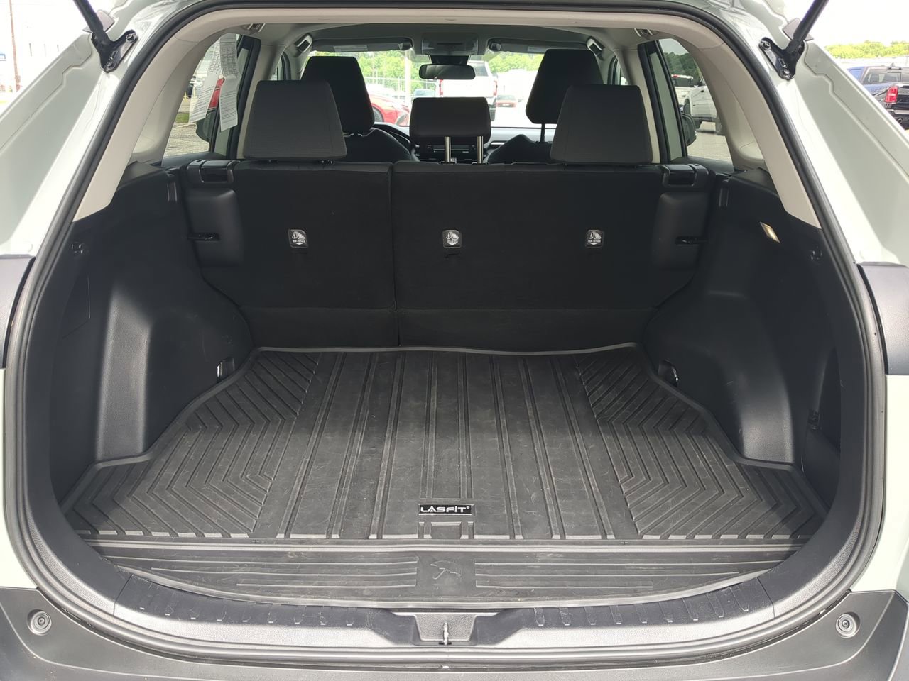 Used 2022 Toyota RAV4 XLE FWD image 11