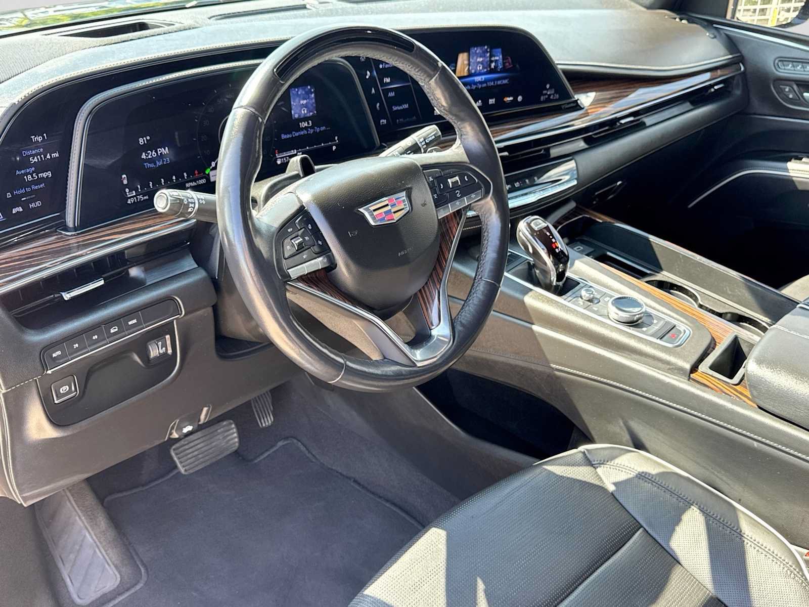 Used 2023 Cadillac Escalade ESV Premium Luxury AWD/4WD image 2
